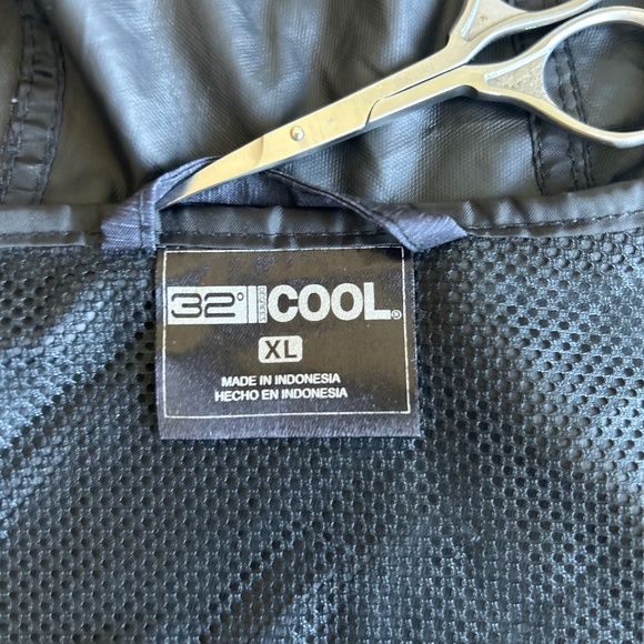 New 32 Degrees Cool Black Polyester Waterproof Parka size XL - Picture 11 of 12
